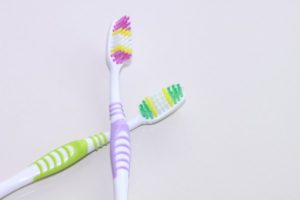 Vymýtí přírodní zubní kartáček ty klasické plastové?